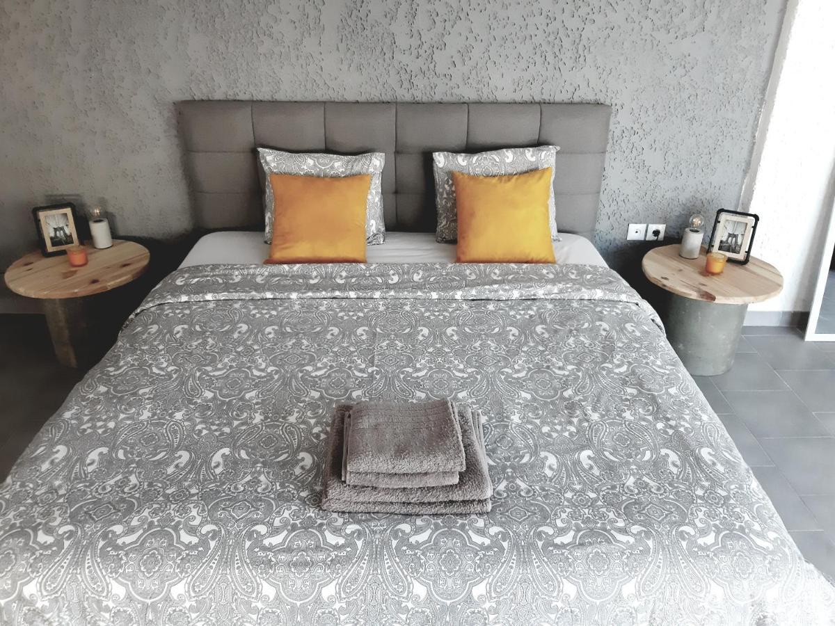 21 Suites Deluxe Stay Near The Airport Markopoulo Mesogaias Exterior photo